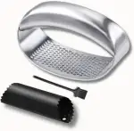 CLOVE Knoblauchpresse Wippe Edelstahl 18/10 mit Knoblauchschäler Rolle Silikon, Knoblauchreibe Spülmaschinenfest, Klein Knoblauch Zerkleinerer Reibe Presse Schneider Manuell mit Mini Pinsel